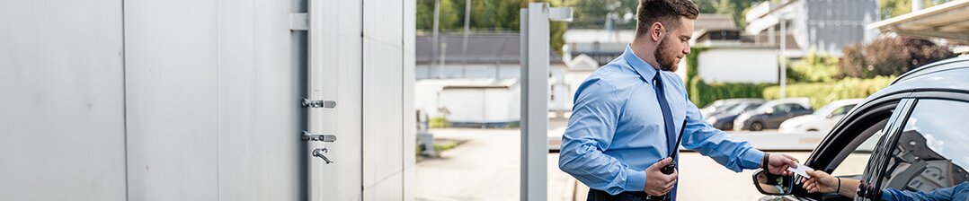 Dussmann Facility Management – Security Services au Luxembourg, centre national de gestion des alarmes et de télésurveillance, avec agents de sécurité professionnellement formés assurant la protection des biens et des personnes 24/7