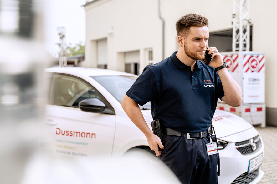 Agent de sécurité en patrouille – Garantissez la sécurité et la tranquillité grâce à une surveillance active et professionnelle
