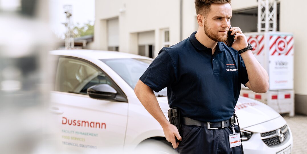 Agent de sécurité en patrouille – Garantissez la sécurité et la tranquillité grâce à une surveillance active et professionnelle